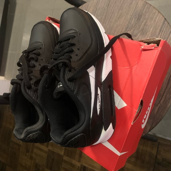 Brand new nike - Picture 2 of 3